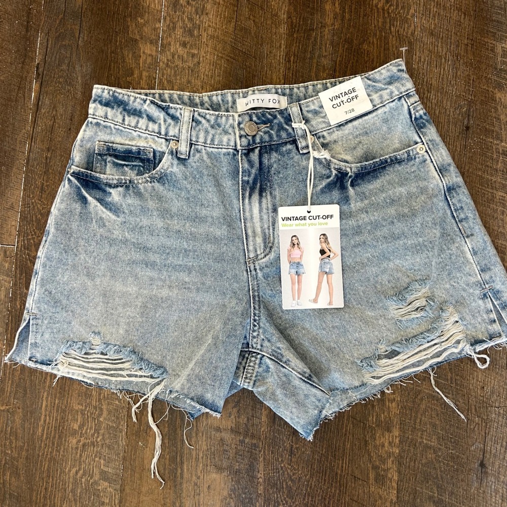 Witty Fox Vintage Cut-Off Distressed Denim Shorts Light Wash Size 7/28 NEW